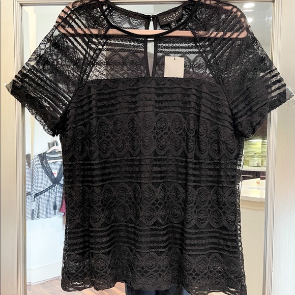 Laundry by Shelli Segal lace top w/attached shell - Picture 1 of 4